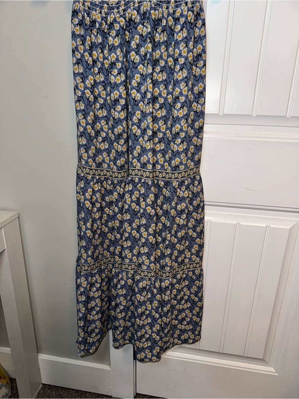 Max Studio Size Medium Women’s Blue Floral Smocked Waist Top - Picture 7 of 11